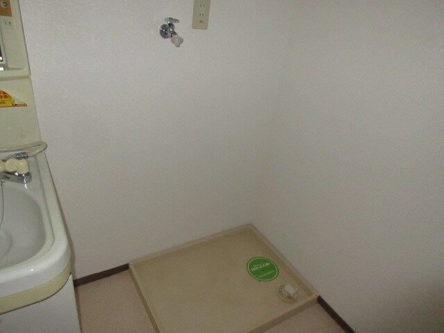 物件内観写真7　(洗濯機置場)