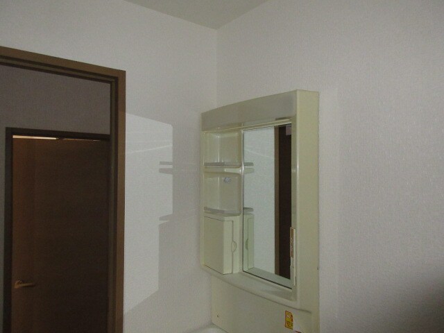 物件内観写真9　(ミラーキャビネット)
