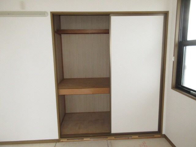 物件内観写真17　(押入)
