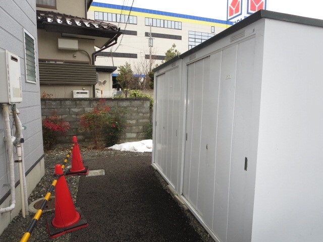 物件内観写真12　(専用の外物置があります)