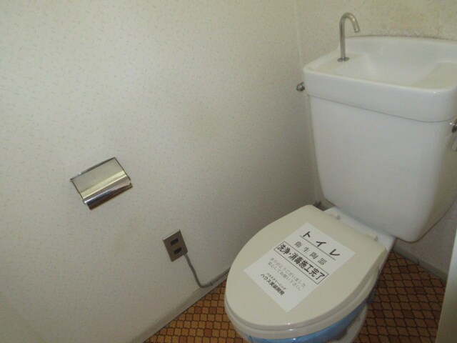 物件内観写真4　(清潔感のあるトイレです)