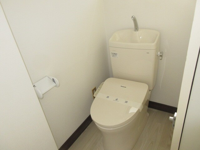 物件内観写真3　(洗浄便座付トイレです)