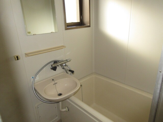 物件内観写真4　(お風呂で日々の疲れを落としましょう)