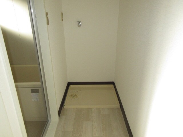 物件内観写真8　(洗濯機置場)