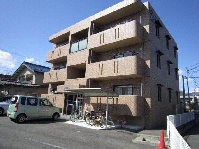 物件外観写真1　(落ち着いた雰囲気の外観です)