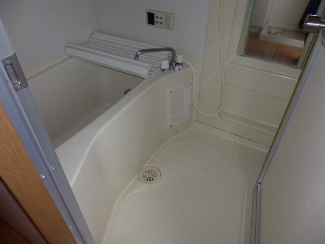 物件内観写真7　(ゆったり過ごせるお風呂です)