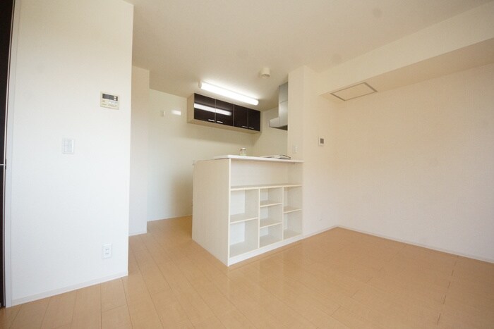 物件内観写真5　(リビングダイニング3)