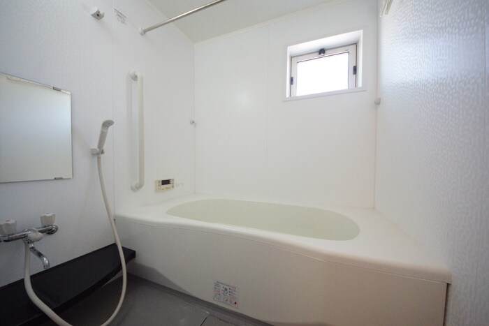 物件内観写真7　(バスルーム2)