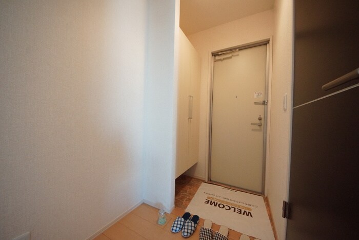 物件内観写真12　(玄関)