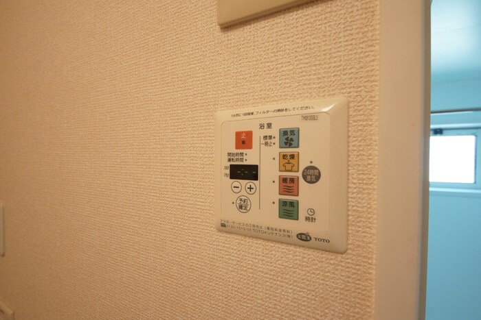 物件内観写真15　(浴室換気扇・乾燥機)