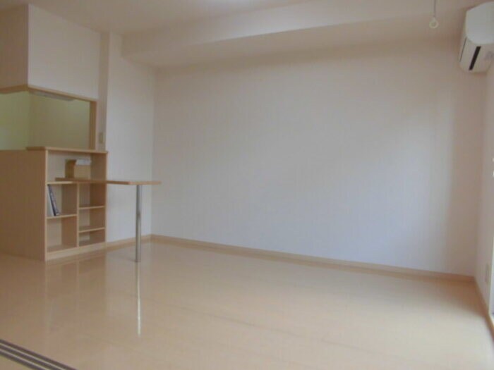 物件内観写真2　(LDK)