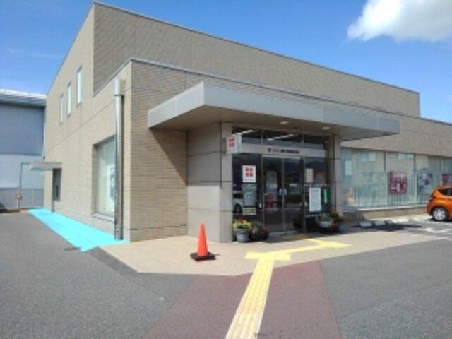 物件外観写真4　(八十二銀行長野南支店まで280m)