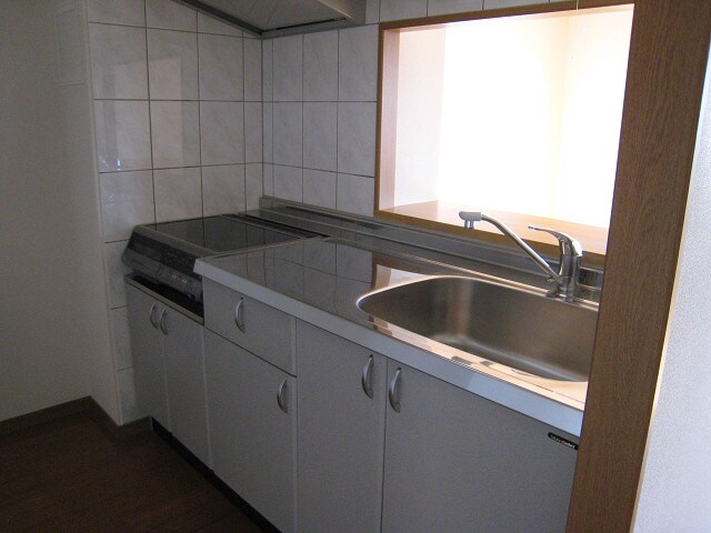 物件内観写真2　(対面キッチン)