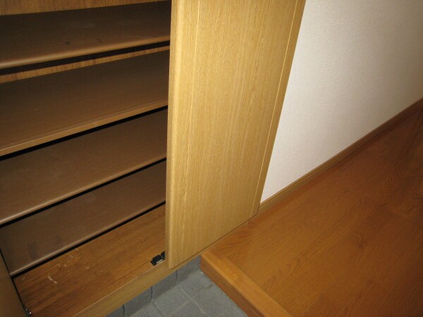 玄関(下駄箱の収納力がすごい。)