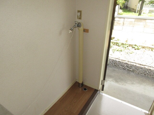 物件内観写真6　(洗濯機置場)