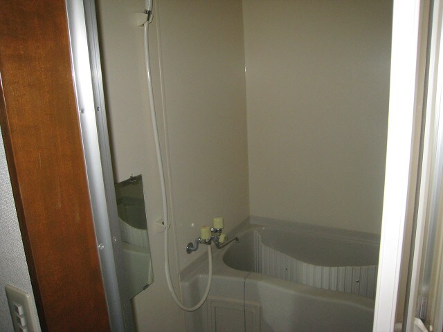 物件内観写真5　(落ち着いた空間のお風呂です)