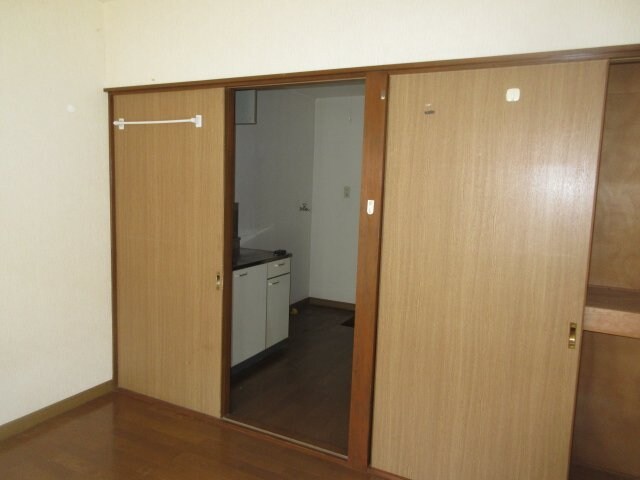 物件内観写真9　(ちょっとした収納スペースも充実しています)