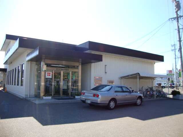 物件外観写真5　(八十二銀行安茂里支店まで1,463ｍ)