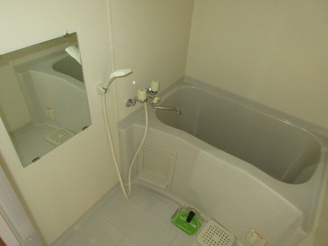 物件内観写真5　(落ち着いた空間のお風呂です)