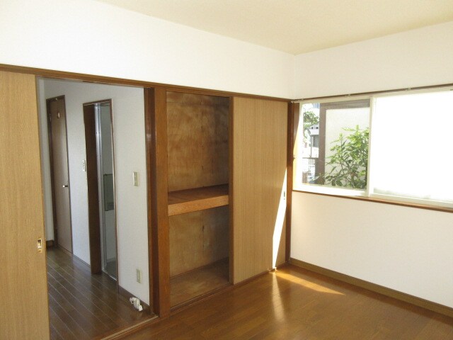 物件内観写真9　(ちょっとした収納スペースも充実しています)
