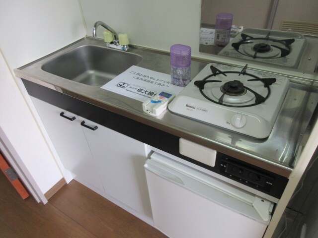 物件内観写真2　(コンロ付です)