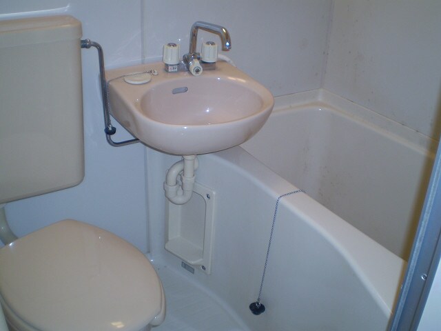 物件内観写真3　(コンパクトで使いやすいお風呂です)