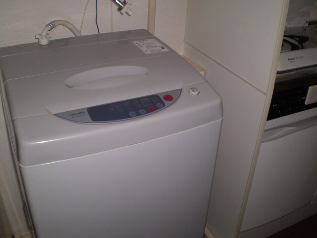 物件内観写真6　(洗濯機付きで嬉しい)