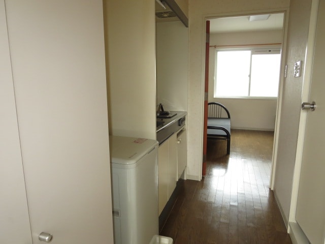 物件内観写真2　(シンプルで使いやすい玄関です)