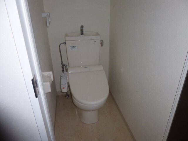 物件内観写真5　(温水洗浄便座付)