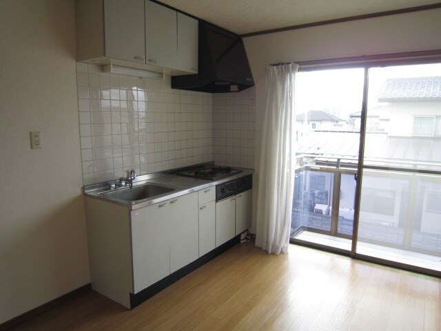 物件内観写真3　(キッチンでお料理をお楽しみください)