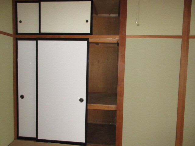 物件内観写真12　(押入)