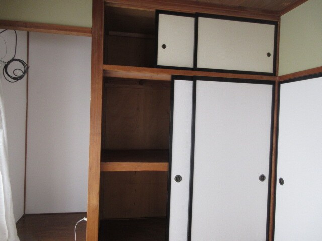 物件内観写真13　(押入)