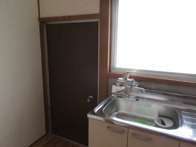物件内観写真14　(勝手口)
