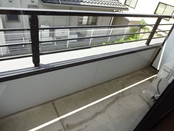 バルコニー(バルコニーからの眺めを楽しみながら食事をしませんか)