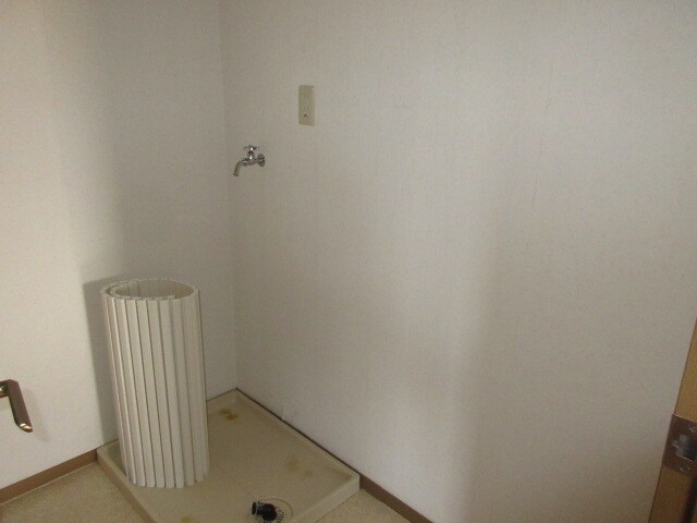 物件内観写真15　(洗濯機置場)