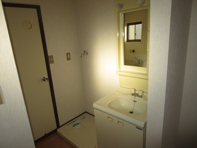 物件内観写真10　(洗濯機置場・洗面化粧台)
