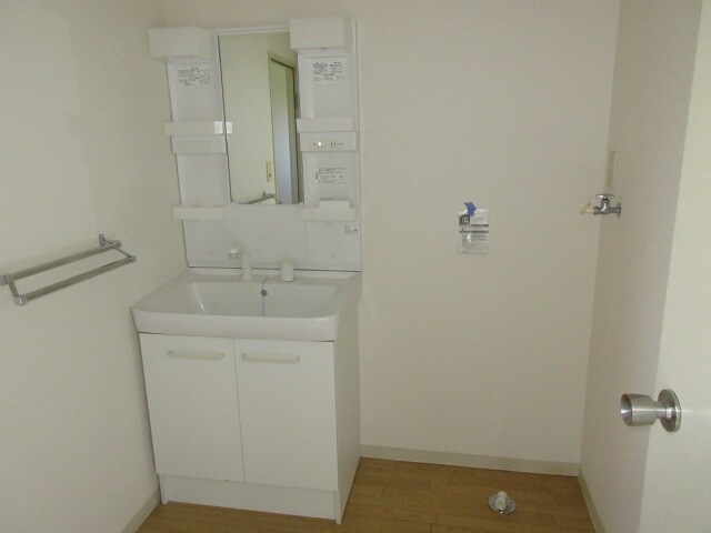 物件内観写真6　(洗濯機置場)