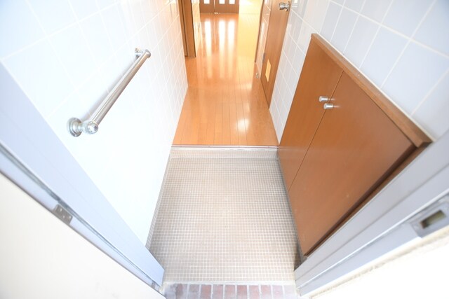 物件内観写真12　(玄関)