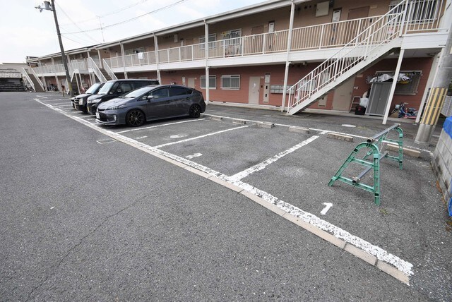 物件外観写真3　(駐車場)