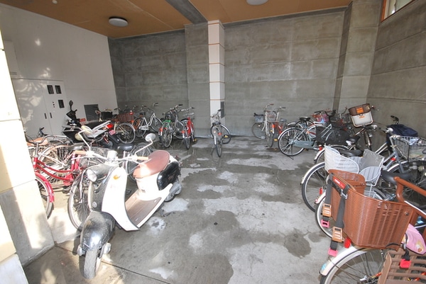 敷地内/建物(駐輪場)