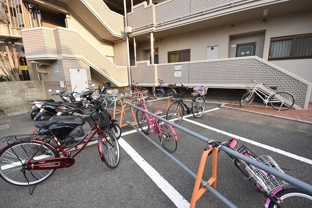 物件外観写真3　(駐輪場)