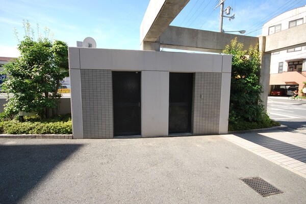エントランス(ゴミ置き場)
