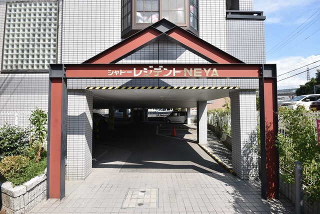 物件外観写真2　(エントランス入口)