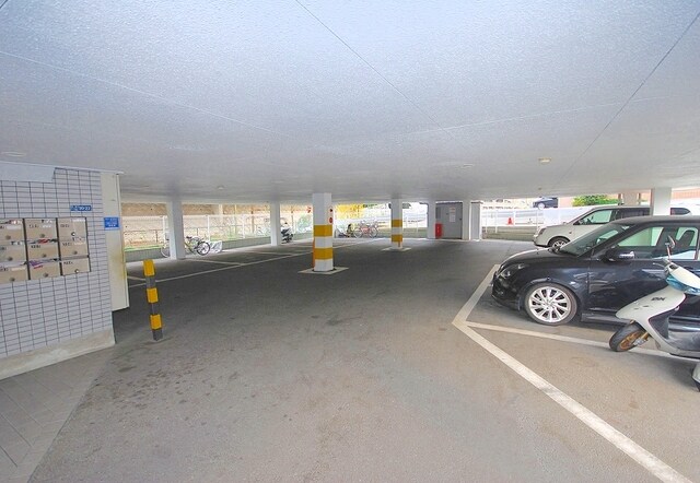 物件外観写真3　(駐車場)