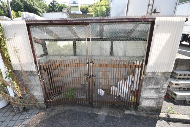 物件外観写真4　(ゴミ置場)