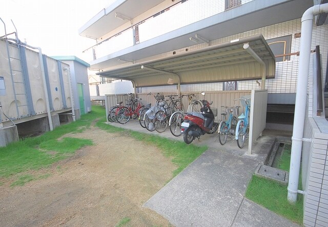 物件外観写真2　(駐輪場)