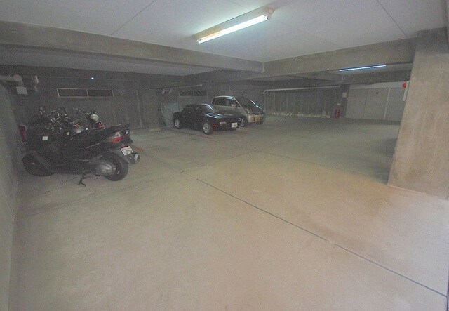 物件外観写真4　(駐車場)