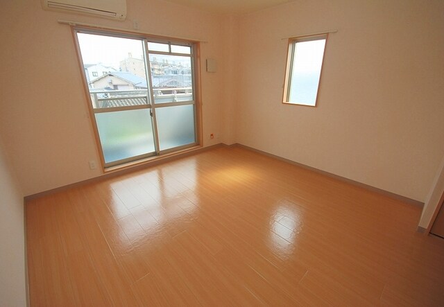 物件内観写真4　(洋室)