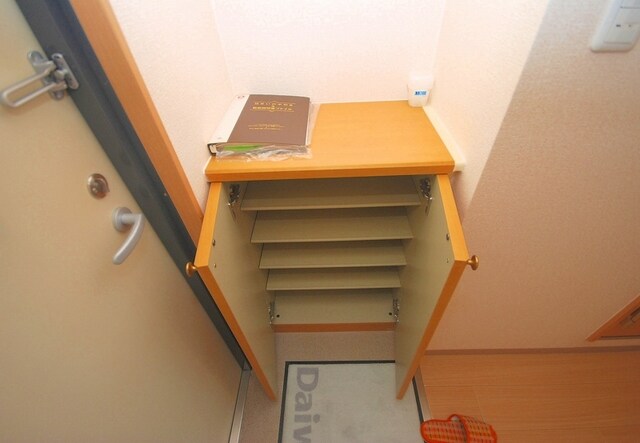 物件内観写真8　(下駄箱)