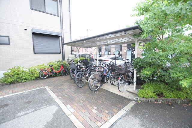 物件外観写真2　(駐輪場)